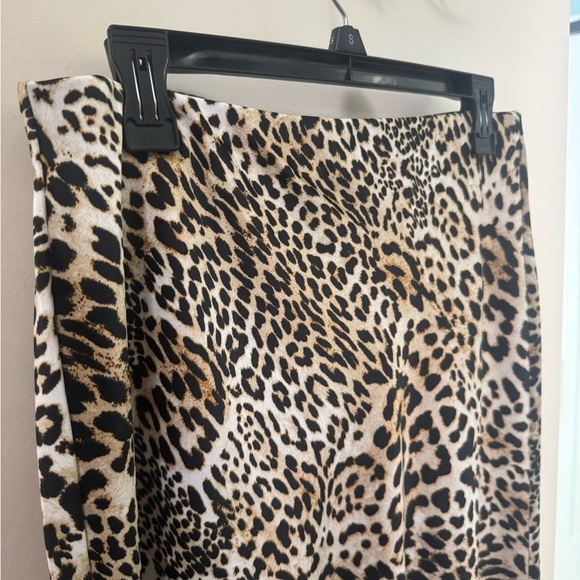 Chic Leopard Print Maxi Skirt - Picture 2 of 6